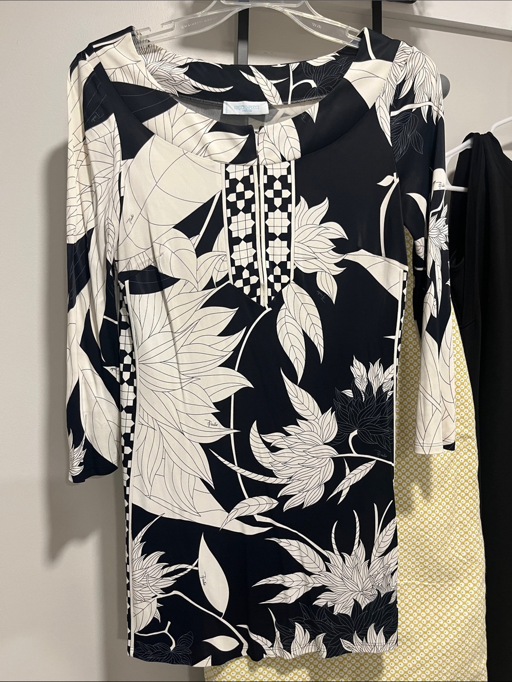 Emilio Pucci Women’s Black & White Floral Shift Dress